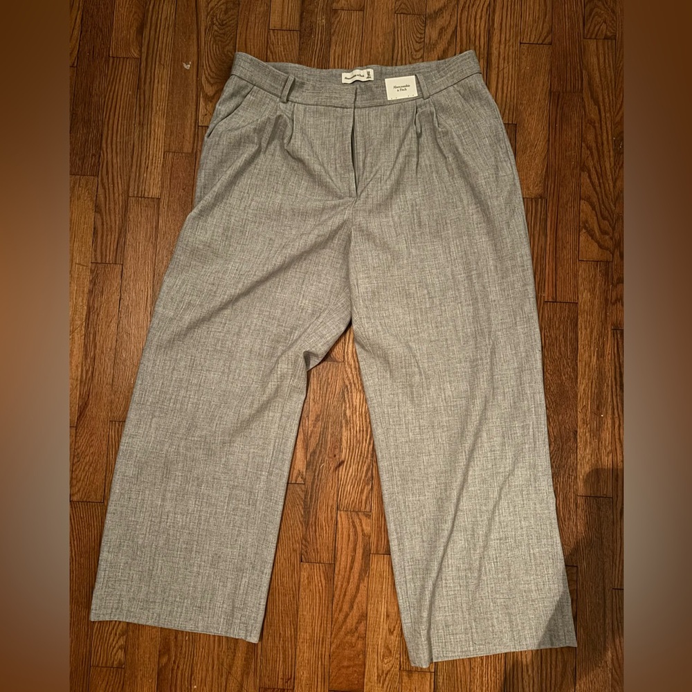 A&F Sloane Pant - Brand New with Tag